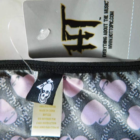 NWT Hot Topic Heart Print Bra Panty Set 34B Small - Picture 4 of 6